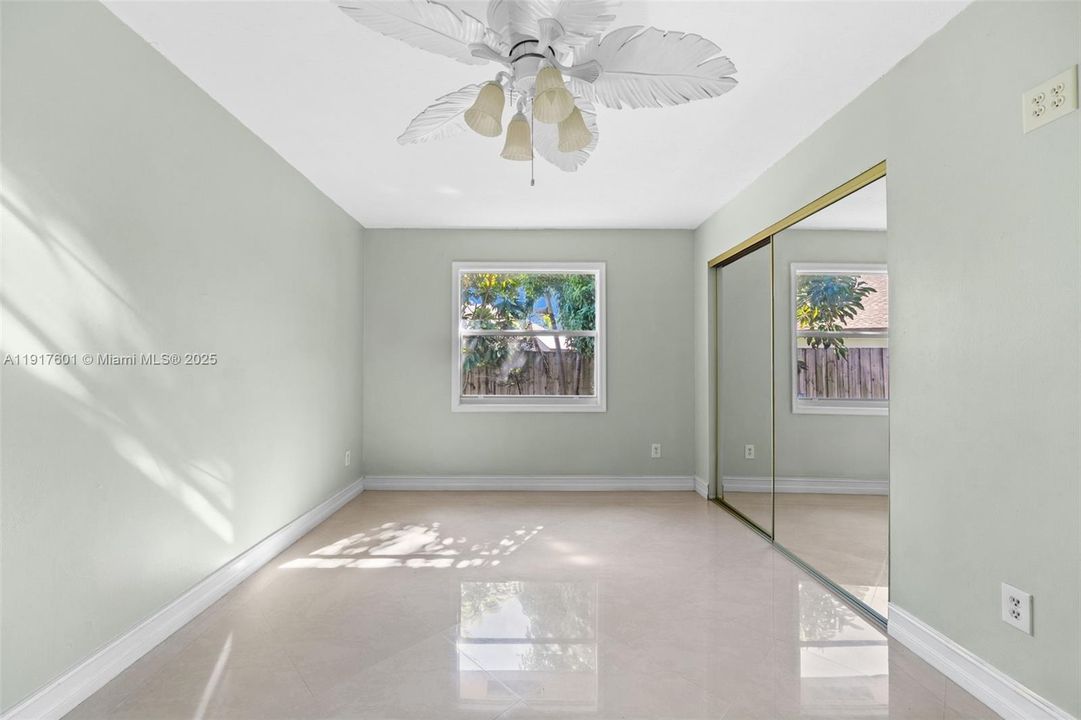 待售: $710,000 (4 贝兹, 2 浴室, 1865 平方英尺)