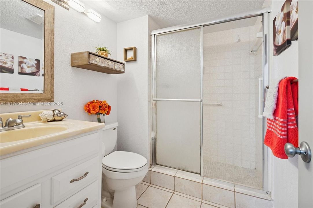 待售: $229,000 (2 贝兹, 2 浴室, 1170 平方英尺)