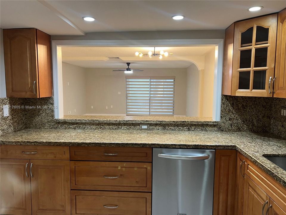 For Sale: $469,000 (2 beds, 2 baths, 1612 Square Feet)