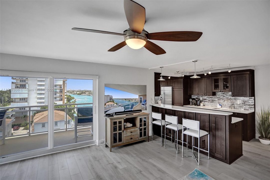 待售: $820,000 (2 贝兹, 2 浴室, 1350 平方英尺)