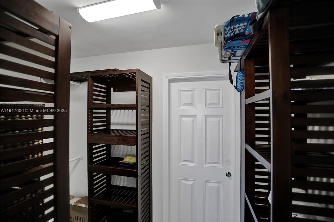 待售: $820,000 (2 贝兹, 2 浴室, 1350 平方英尺)