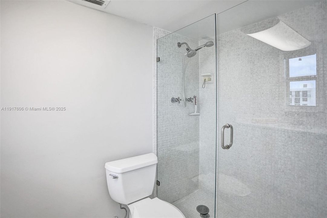 待售: $820,000 (2 贝兹, 2 浴室, 1350 平方英尺)