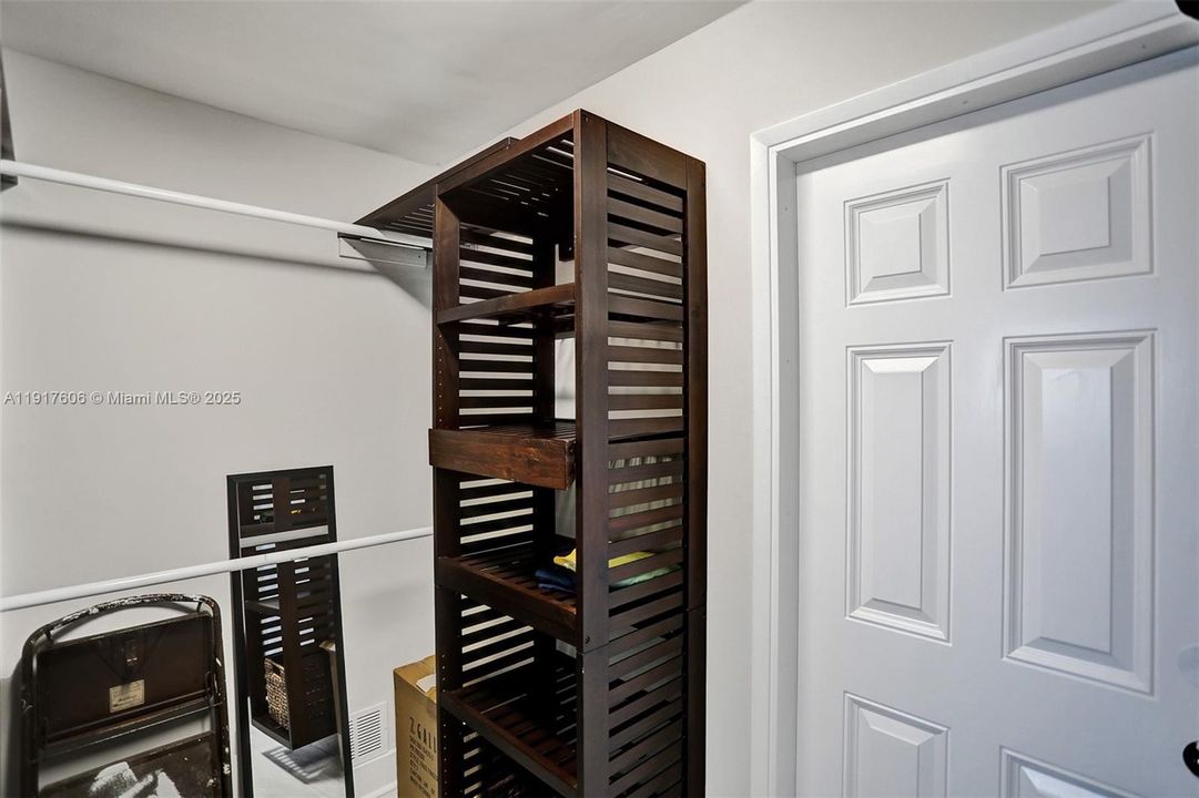 待售: $820,000 (2 贝兹, 2 浴室, 1350 平方英尺)