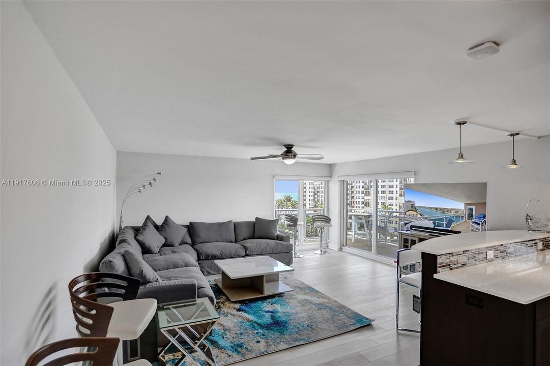 待售: $820,000 (2 贝兹, 2 浴室, 1350 平方英尺)