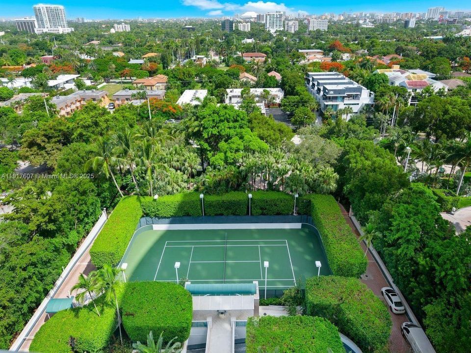 На продажу: $1,150,000 (2 спален, 2 ванн, 1210 Квадратных фут)