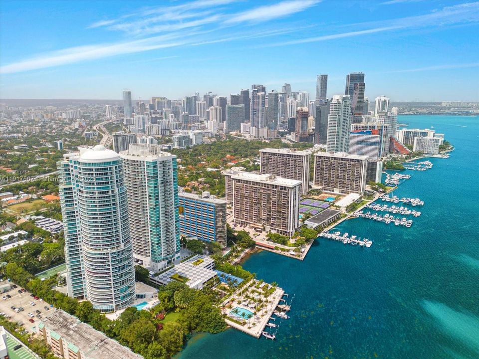 На продажу: $1,150,000 (2 спален, 2 ванн, 1210 Квадратных фут)