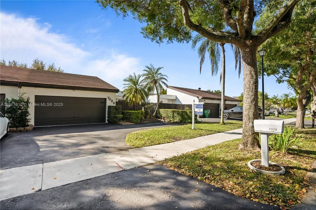 Active With Contract: $610,000 (3 beds, 2 baths, 2069 Square Feet)
