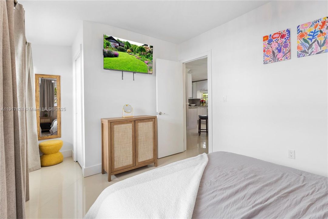 待售: $750,000 (5 贝兹, 3 浴室, 2564 平方英尺)