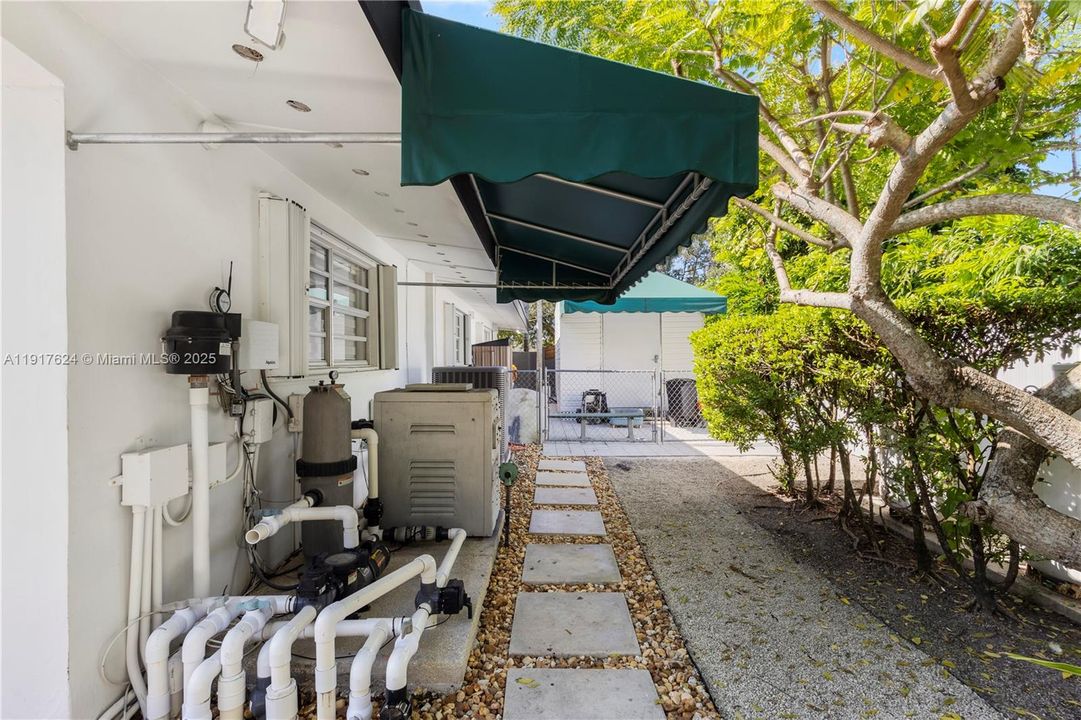 待售: $750,000 (5 贝兹, 3 浴室, 2564 平方英尺)