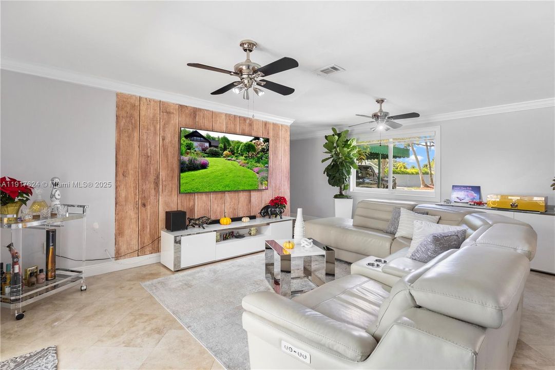 待售: $750,000 (5 贝兹, 3 浴室, 2564 平方英尺)