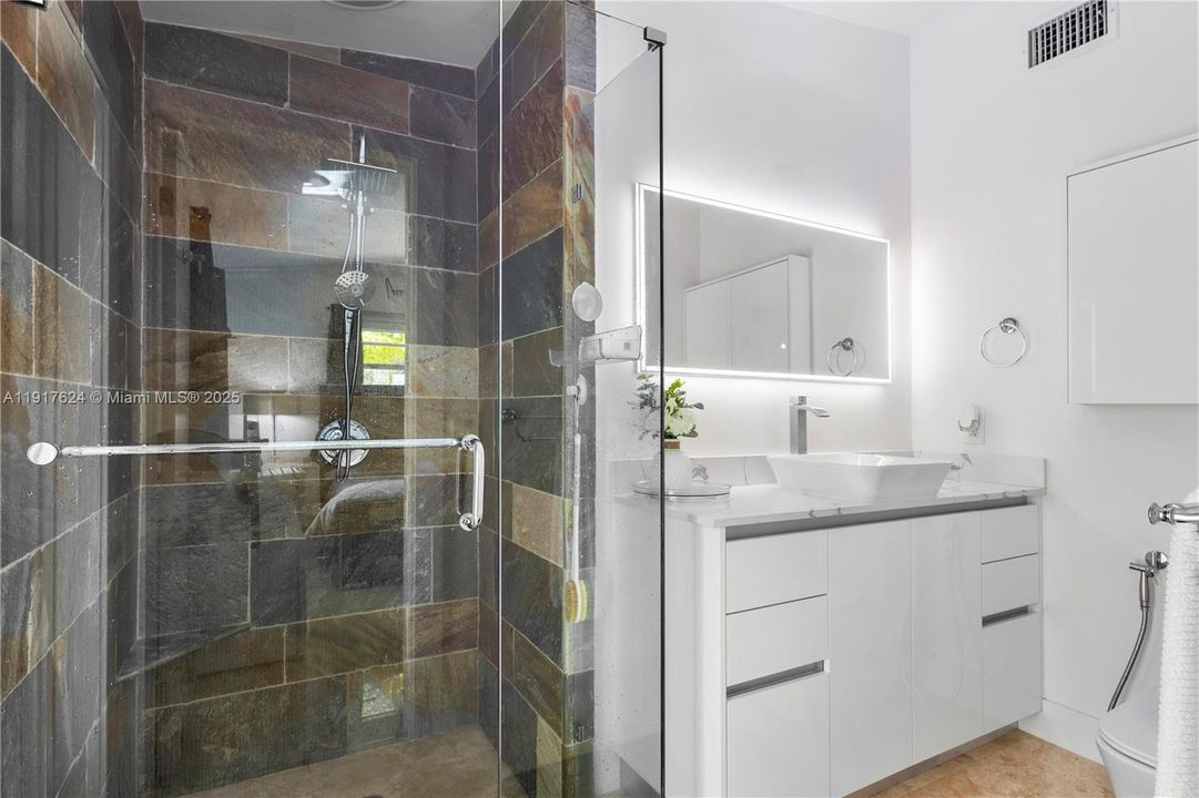 待售: $750,000 (5 贝兹, 3 浴室, 2564 平方英尺)