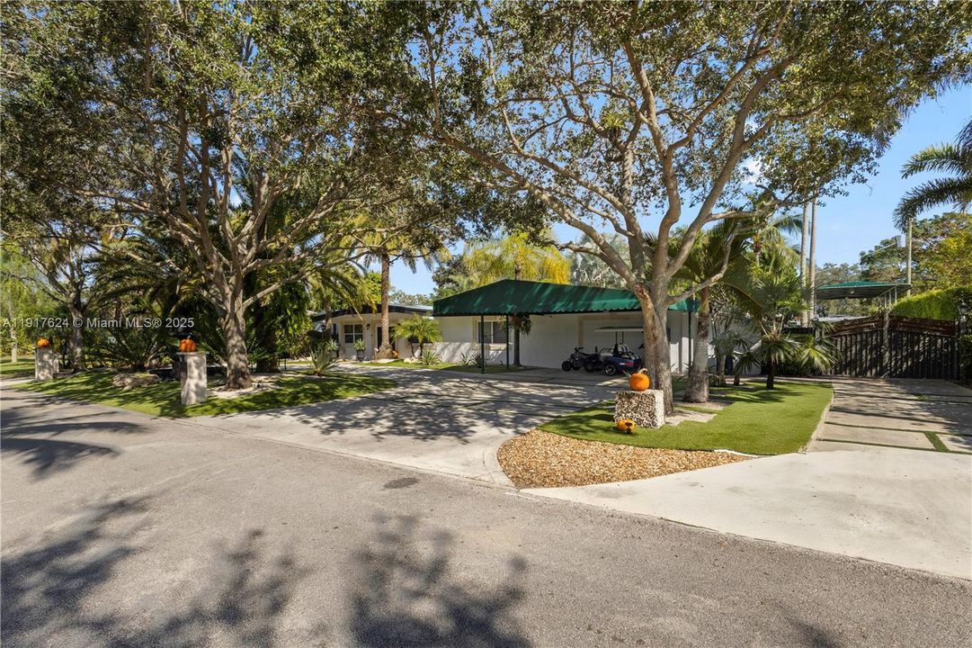 待售: $750,000 (5 贝兹, 3 浴室, 2564 平方英尺)