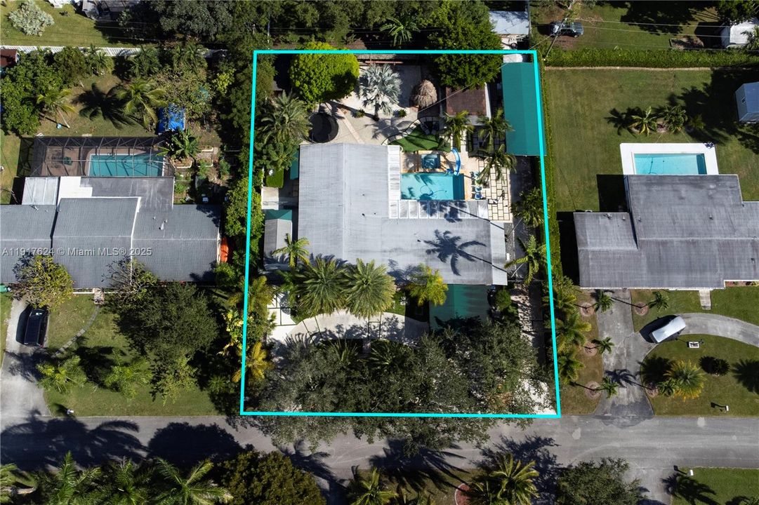 待售: $750,000 (5 贝兹, 3 浴室, 2564 平方英尺)