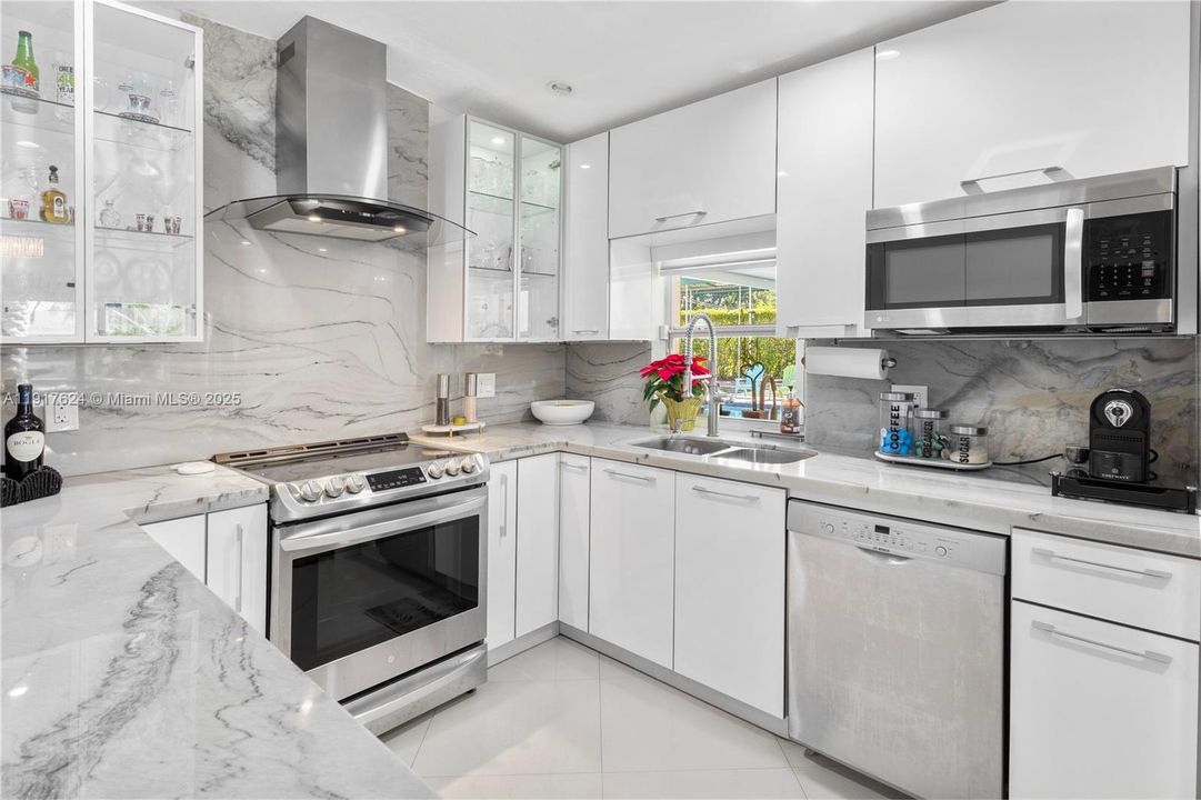 待售: $750,000 (5 贝兹, 3 浴室, 2564 平方英尺)