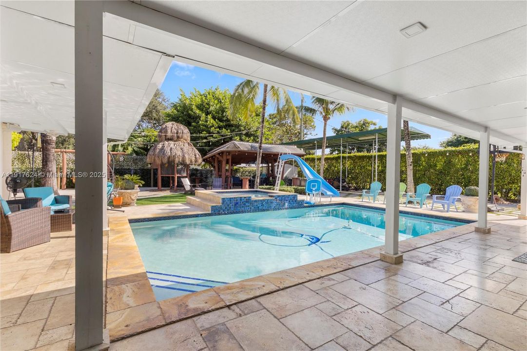 待售: $750,000 (5 贝兹, 3 浴室, 2564 平方英尺)