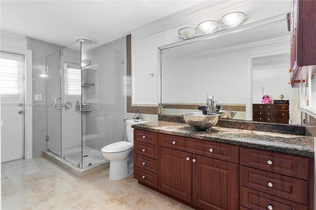 待售: $750,000 (5 贝兹, 3 浴室, 2564 平方英尺)