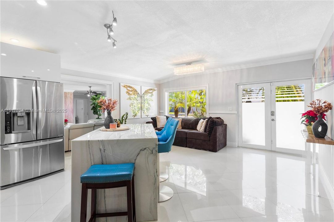 待售: $750,000 (5 贝兹, 3 浴室, 2564 平方英尺)