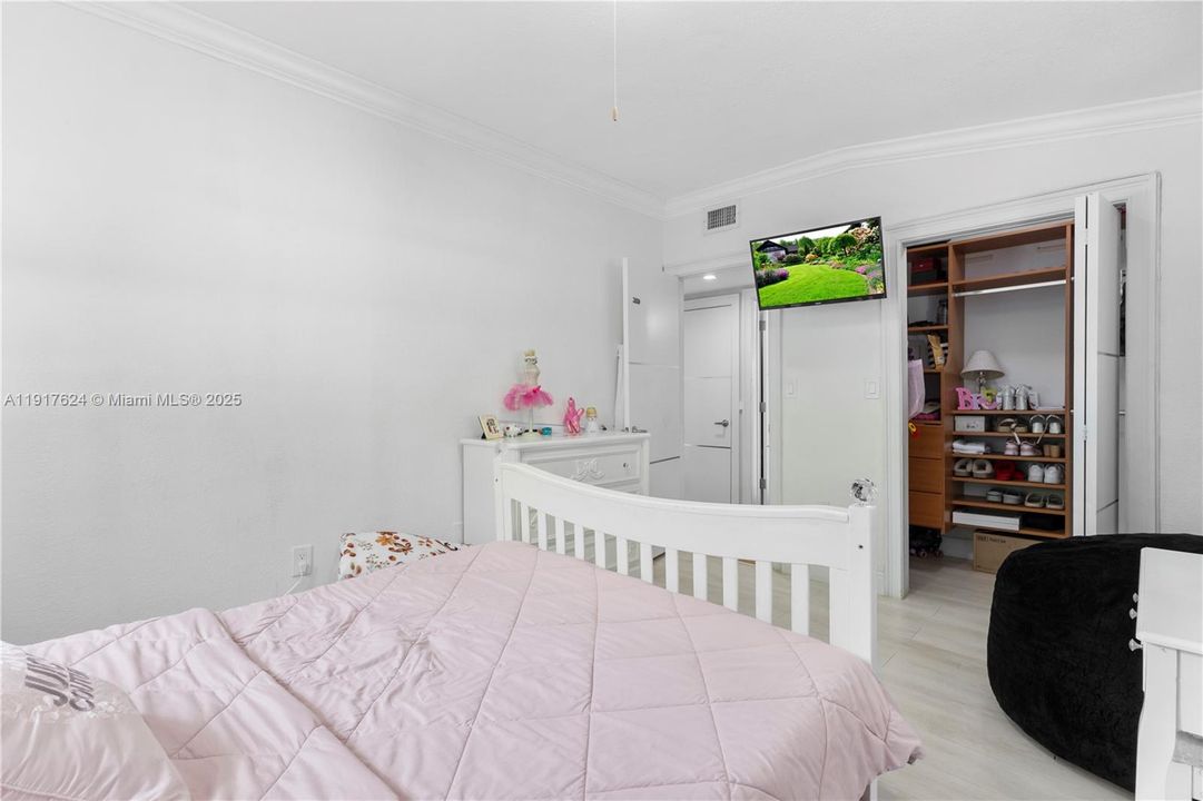 待售: $750,000 (5 贝兹, 3 浴室, 2564 平方英尺)