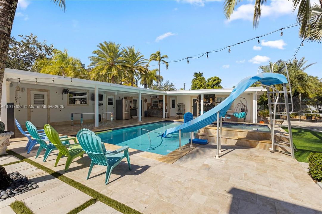 待售: $750,000 (5 贝兹, 3 浴室, 2564 平方英尺)