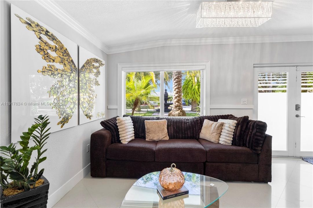 待售: $750,000 (5 贝兹, 3 浴室, 2564 平方英尺)