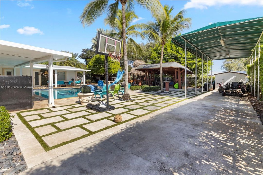 待售: $750,000 (5 贝兹, 3 浴室, 2564 平方英尺)