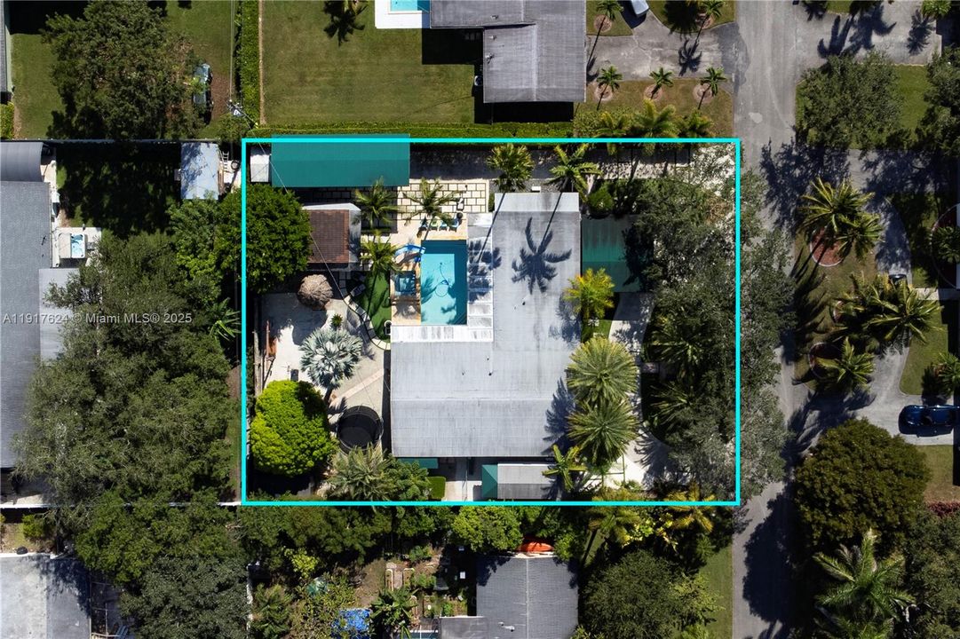 待售: $750,000 (5 贝兹, 3 浴室, 2564 平方英尺)