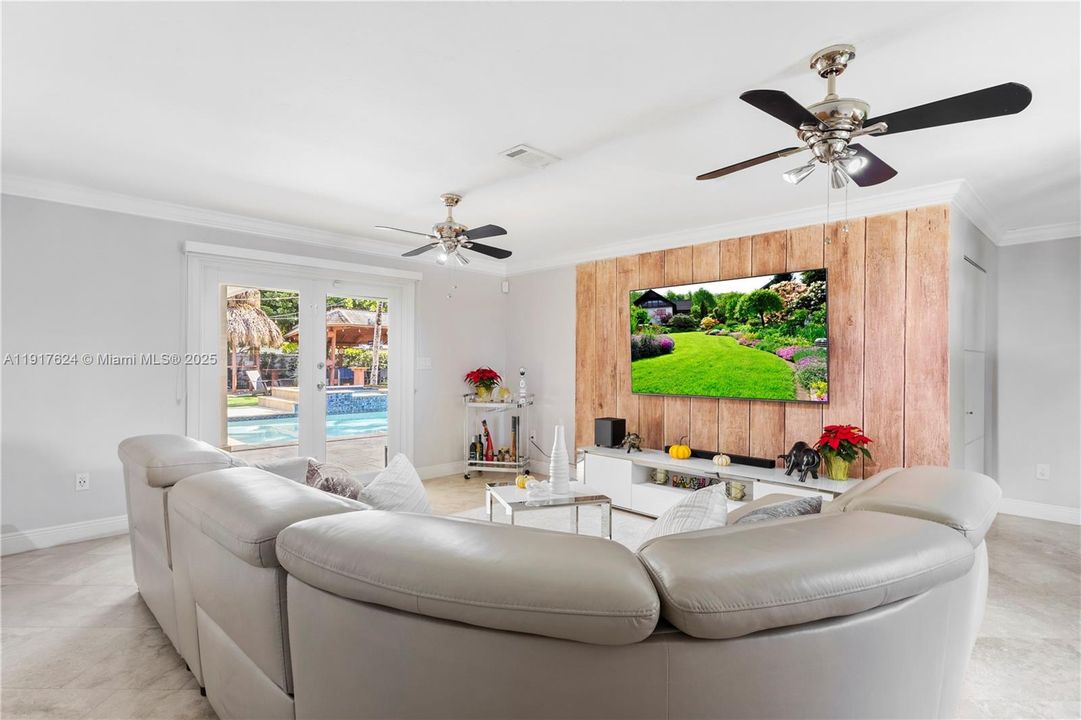 待售: $750,000 (5 贝兹, 3 浴室, 2564 平方英尺)