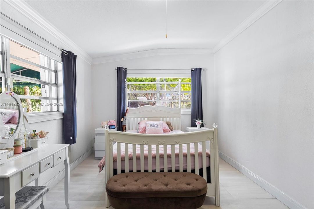 待售: $750,000 (5 贝兹, 3 浴室, 2564 平方英尺)