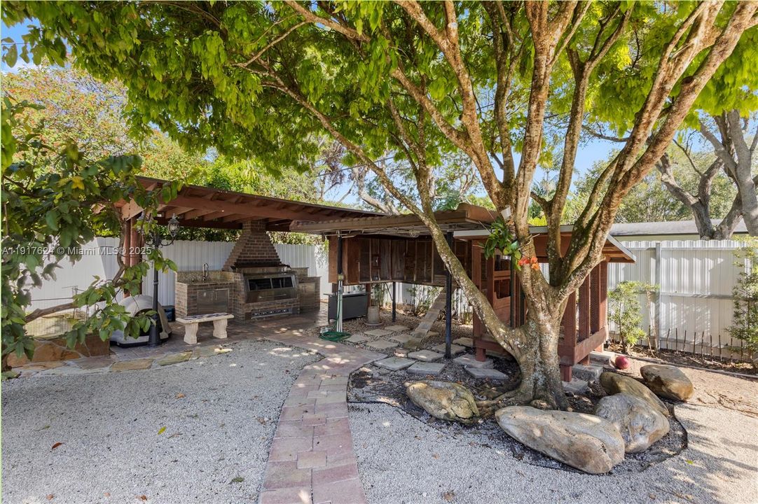 待售: $750,000 (5 贝兹, 3 浴室, 2564 平方英尺)