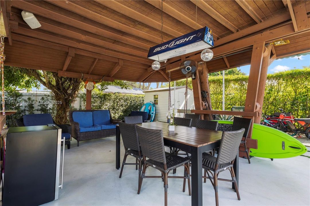 待售: $750,000 (5 贝兹, 3 浴室, 2564 平方英尺)