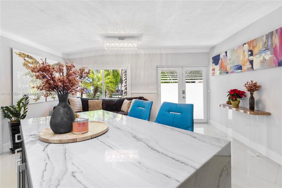 待售: $750,000 (5 贝兹, 3 浴室, 2564 平方英尺)