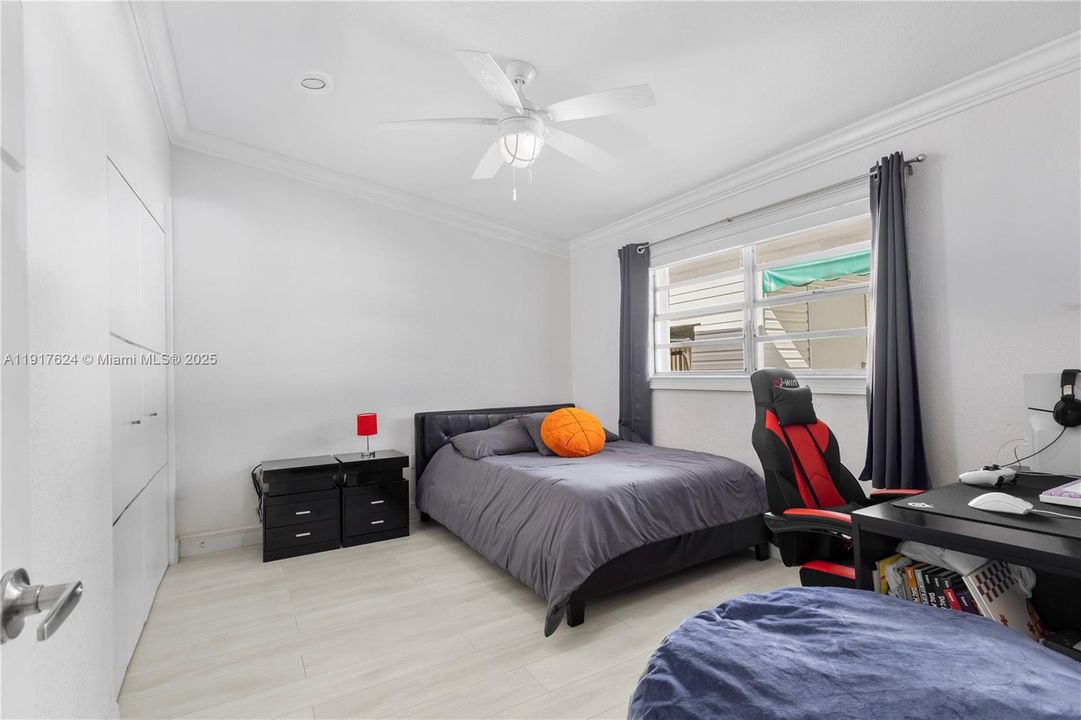 待售: $750,000 (5 贝兹, 3 浴室, 2564 平方英尺)