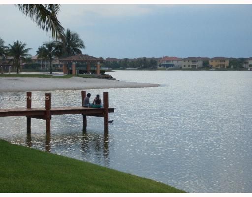 В аренду: $5,500 (4 спален, 2 ванн, 2011 Квадратных фут)