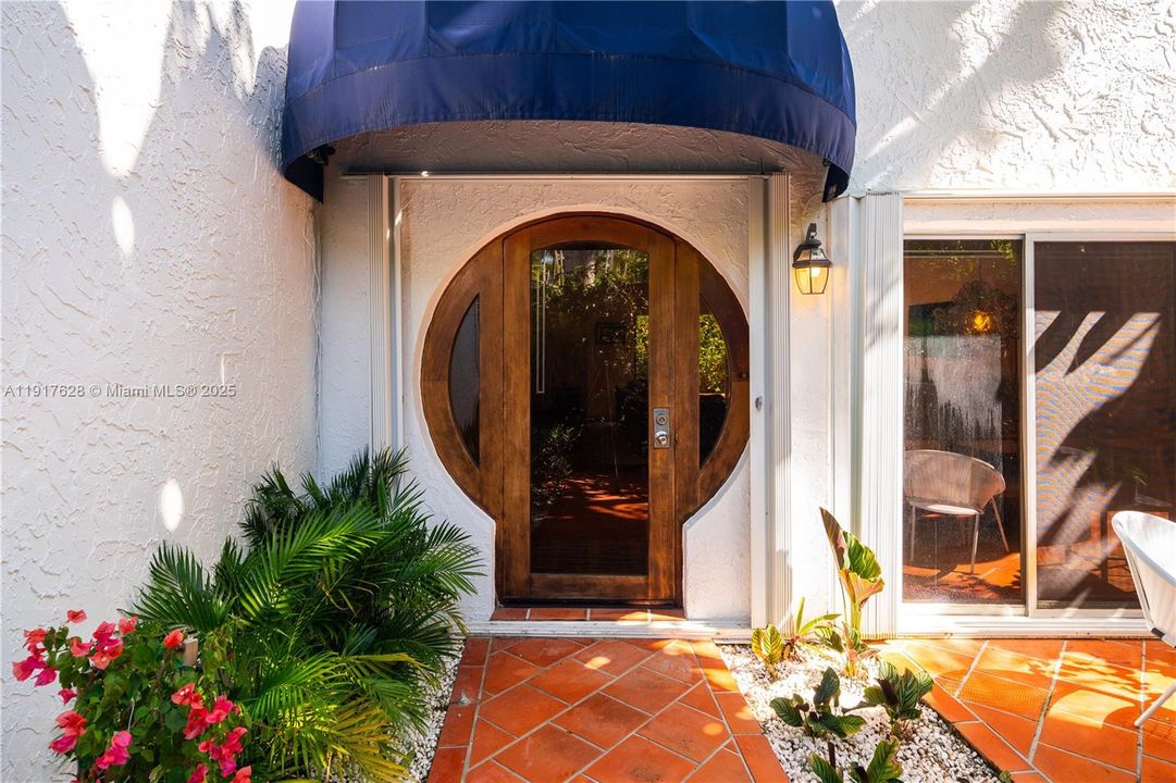 待售: $3,350,000 (0.19 acres)