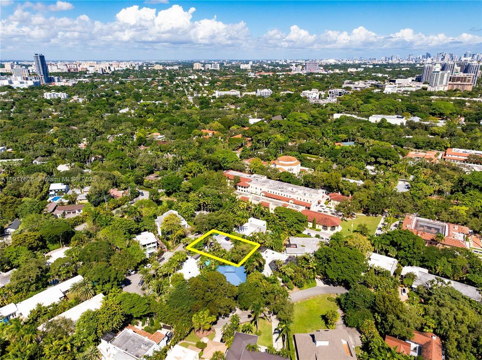 待售: $3,350,000 (0.19 acres)