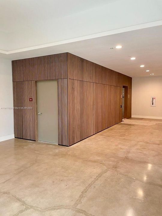 For Sale: $345,000 (1 beds, 1 baths, 677 Square Feet)