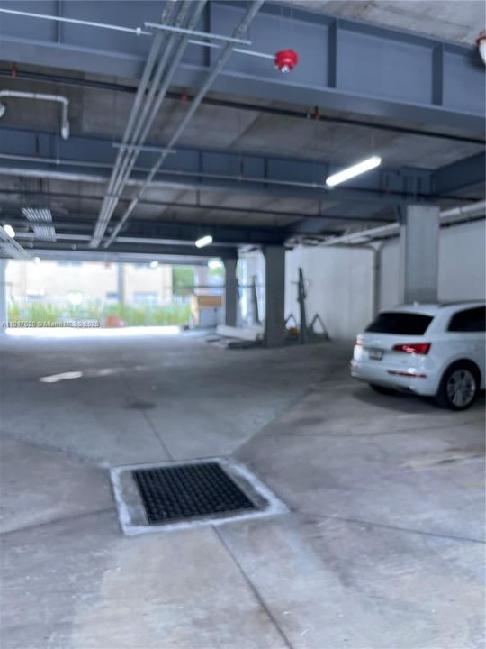 For Sale: $345,000 (1 beds, 1 baths, 677 Square Feet)