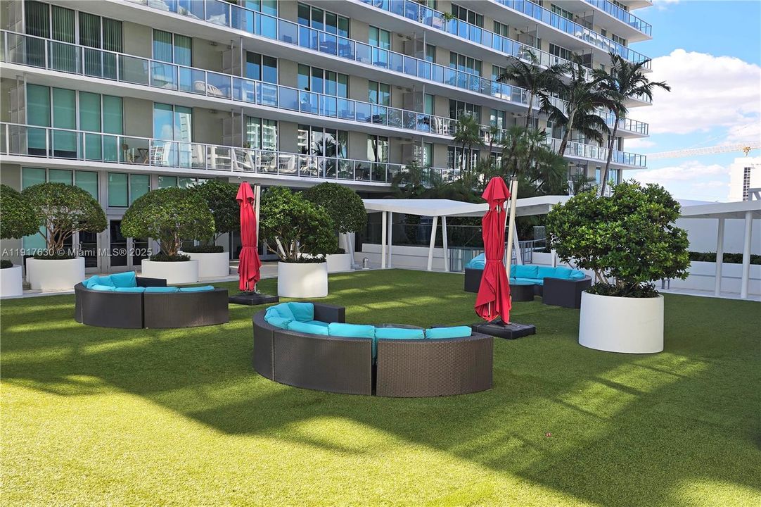 На продажу: $690,000 (2 спален, 2 ванн, 1099 Квадратных фут)