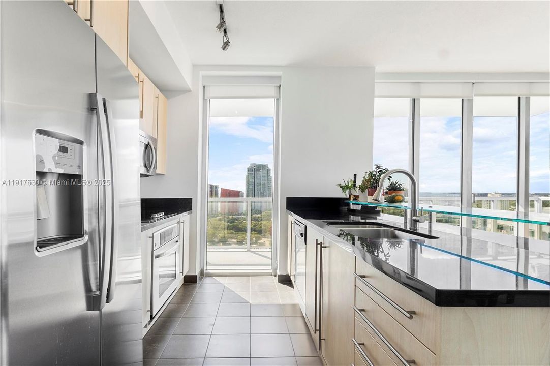 На продажу: $690,000 (2 спален, 2 ванн, 1099 Квадратных фут)