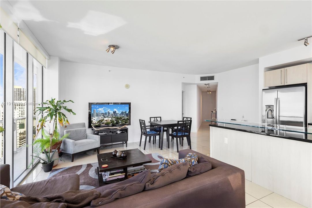 На продажу: $690,000 (2 спален, 2 ванн, 1099 Квадратных фут)