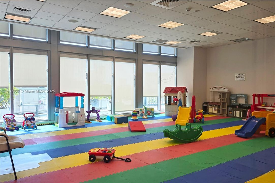 На продажу: $690,000 (2 спален, 2 ванн, 1099 Квадратных фут)