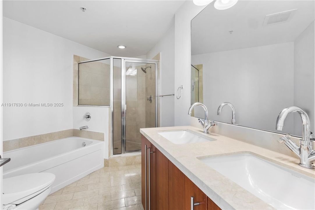 На продажу: $690,000 (2 спален, 2 ванн, 1099 Квадратных фут)