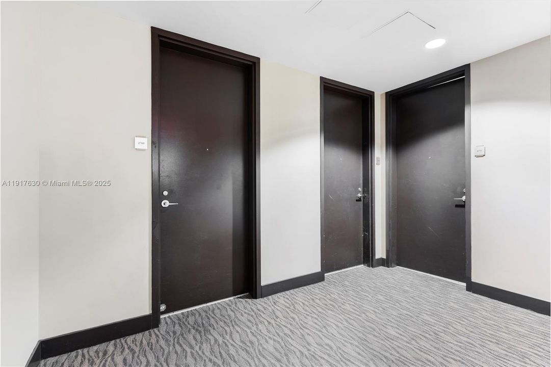 На продажу: $690,000 (2 спален, 2 ванн, 1099 Квадратных фут)