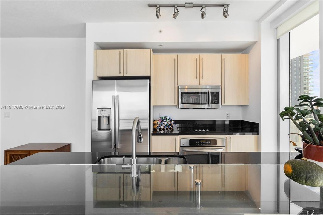 На продажу: $690,000 (2 спален, 2 ванн, 1099 Квадратных фут)