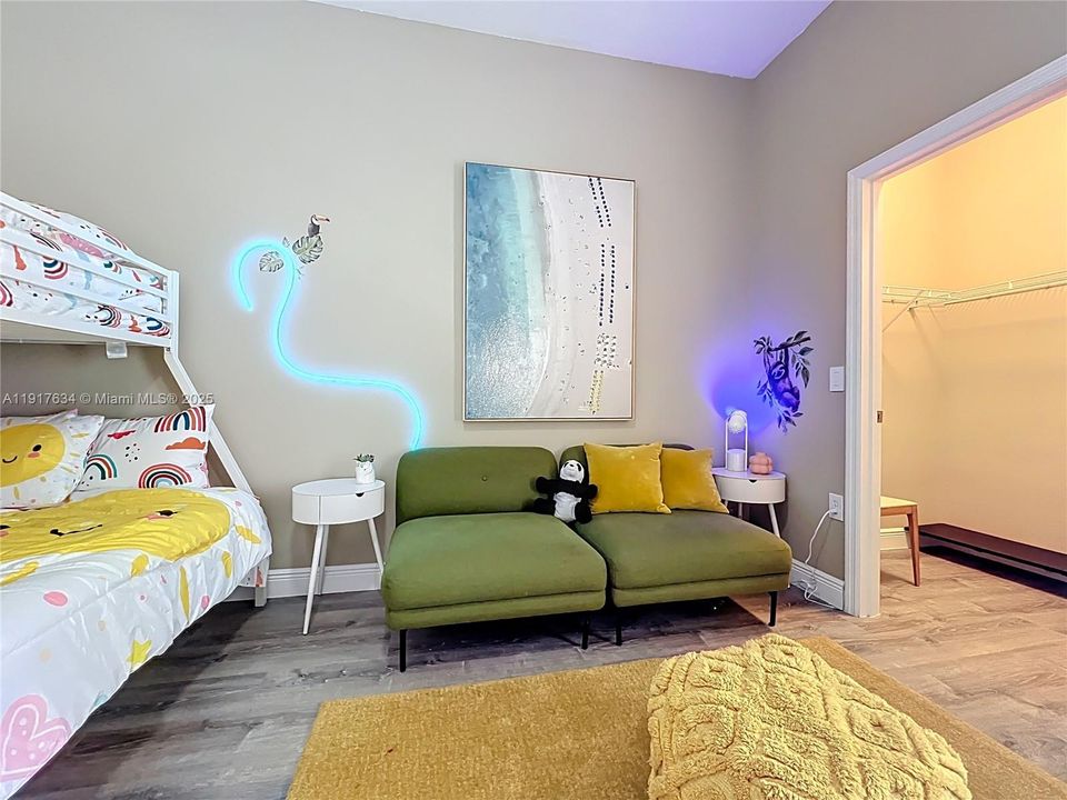 В аренду: $4,200 (5 спален, 3 ванн, 2804 Квадратных фут)