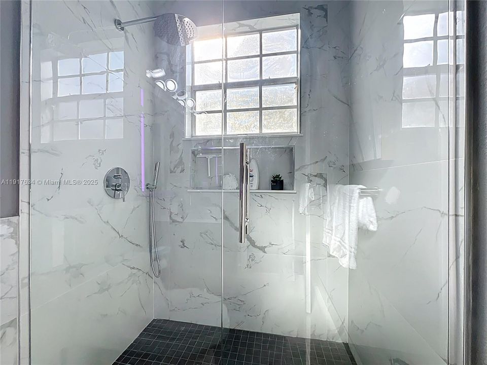 В аренду: $4,200 (5 спален, 3 ванн, 2804 Квадратных фут)