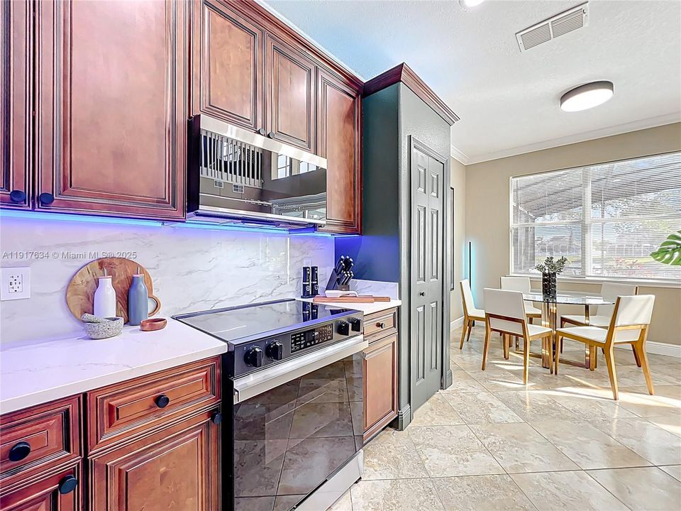 В аренду: $4,200 (5 спален, 3 ванн, 2804 Квадратных фут)