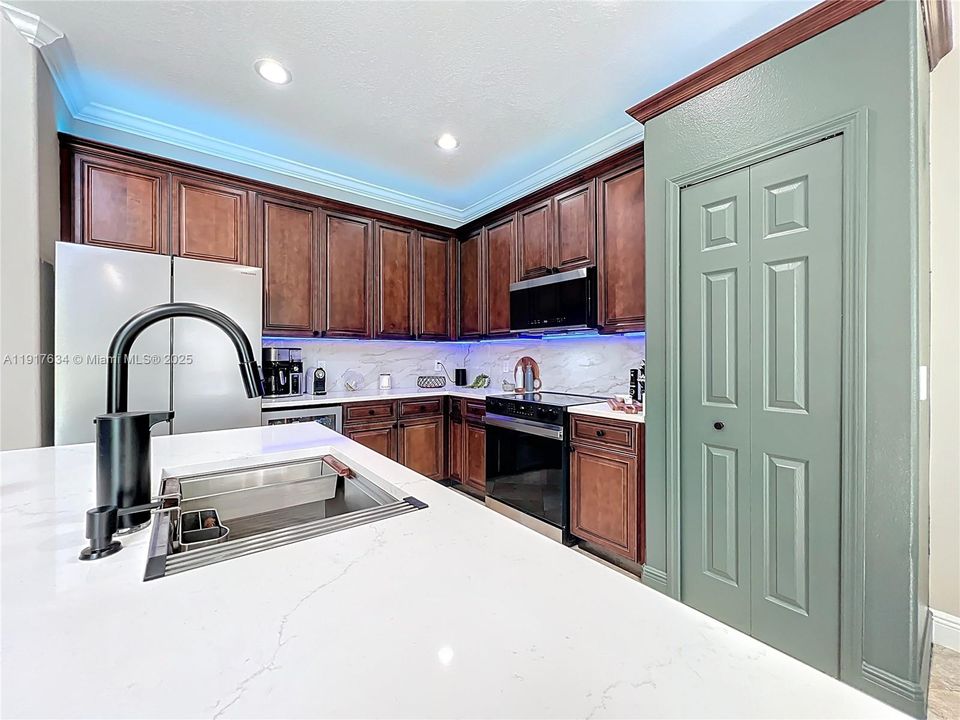 В аренду: $4,200 (5 спален, 3 ванн, 2804 Квадратных фут)