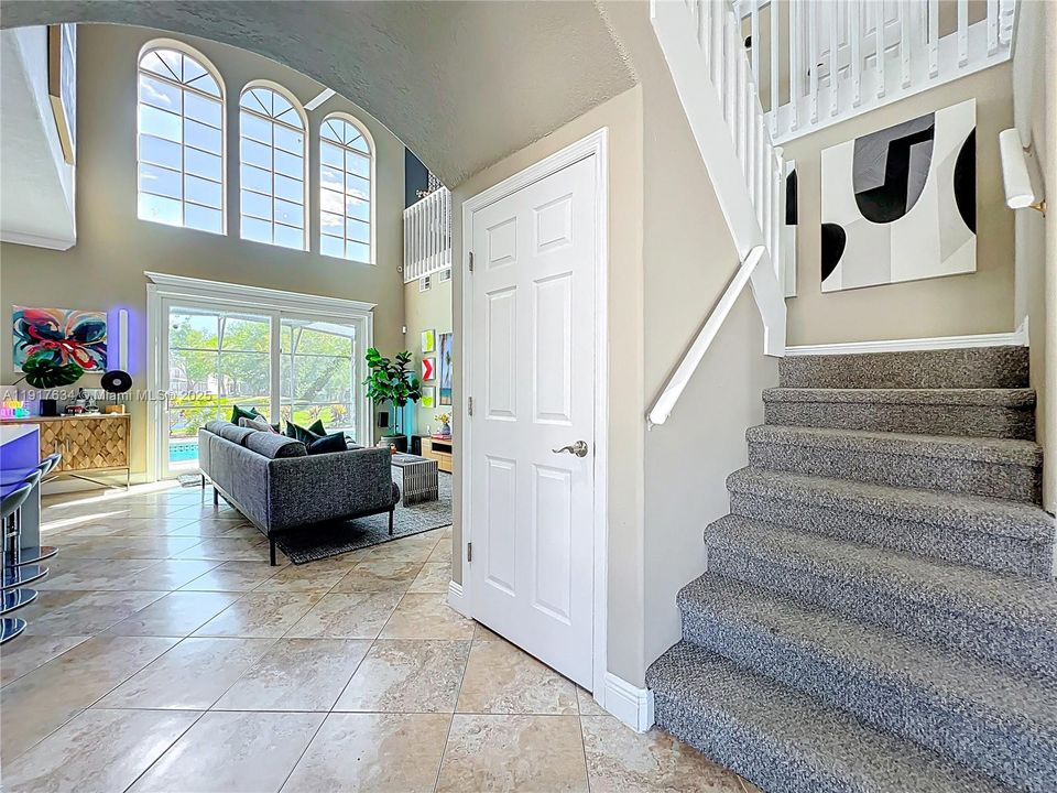 В аренду: $4,200 (5 спален, 3 ванн, 2804 Квадратных фут)