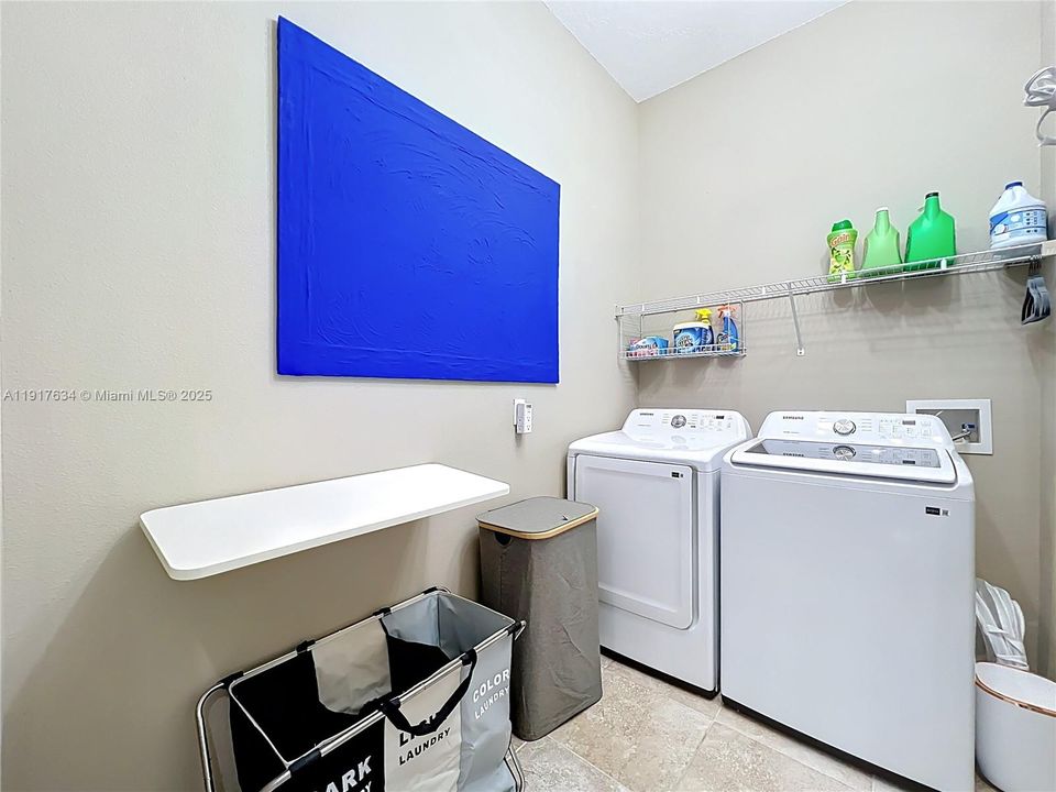 В аренду: $4,200 (5 спален, 3 ванн, 2804 Квадратных фут)